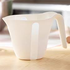 Amazon.com: LHHAIUA Gravy Boat Salad Servers, Plastic Graduated Cup Large Capacity with Handle Milk Cup Baking Tool Sauce Bucket Gravy Boat Gravy Dispenser : Home & Kitchen