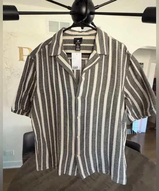H&M Shirts | H&M Men's Vertical Stripe Short-Sleeve Button Shirt - Black & White | Color: Black/White | Size: L | Guillermopin378's Closet