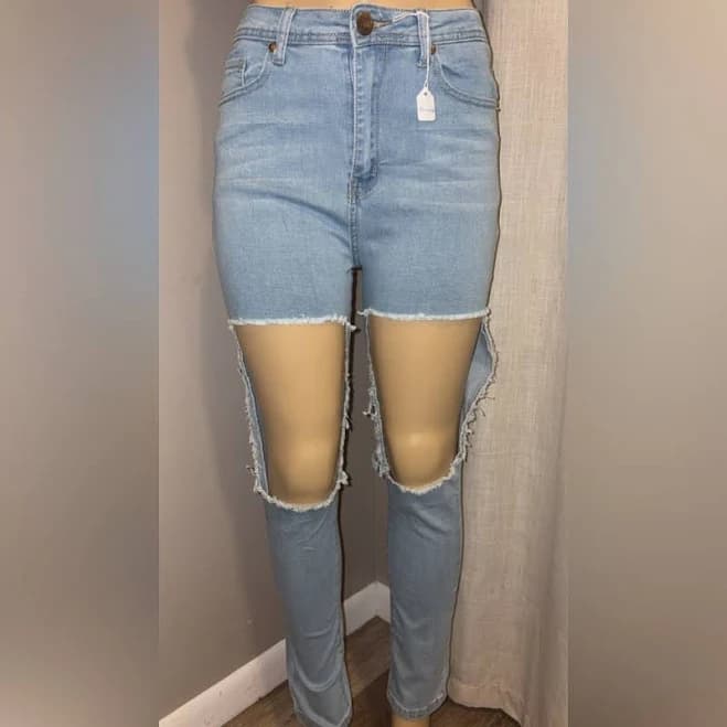 Distressed Knee Cutout Jeans
