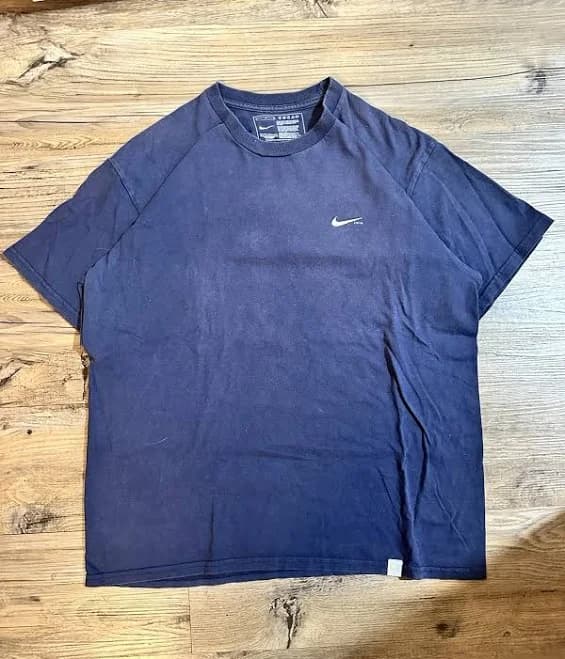 Vintage Basic Mini Swoosh Navy Tee Shirt Nike Sportswear Style Silver