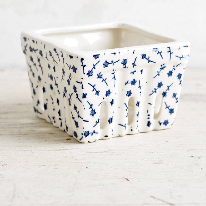 Motif Ceramic Berry Basket Blue Flowers