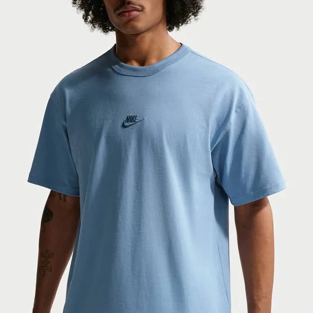 Nike Men's Sportswear Premium Essentials T-Shirt