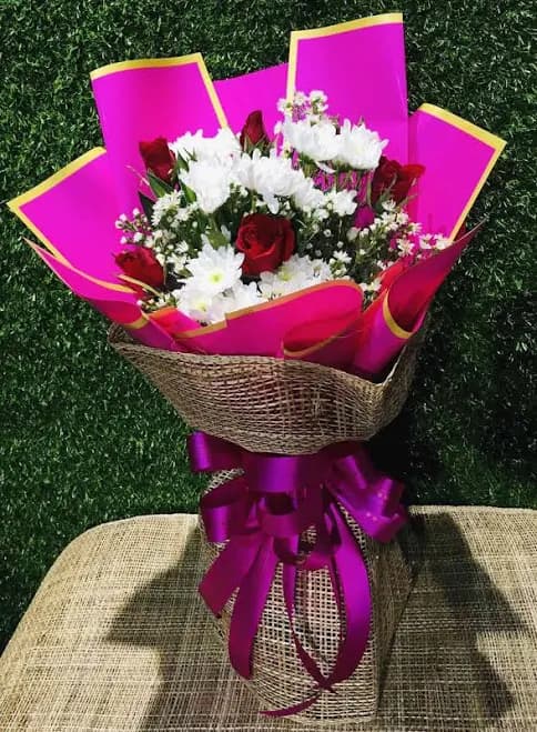 White Mums With 5 Red Roses in Bouquet