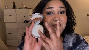 Amazon.com: FOCALLURE Shimmer Face Highlighter Makeup Powder, Gel to Powder Glow Finish, Leaving a Lightweight & Healthy Radiance, Long Lasting Luminous Face Body Highlighter Makeup,OR01 Beach Landing : Beauty & Personal Care