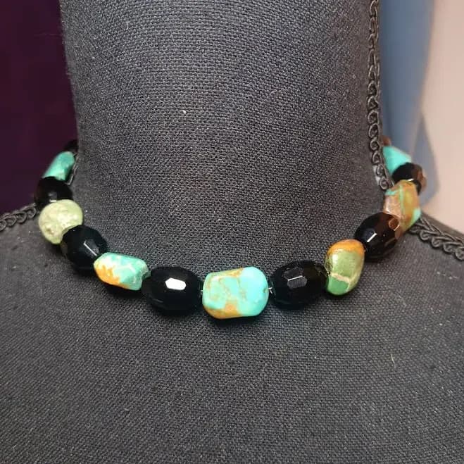 Genuine Gemstone Beaded Choker Necklace W/green Stones & Black Acrylic
