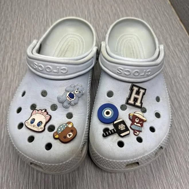 Crocs Classic Clog Blue Women's 7/Men's 5 with Jibbitz Charms