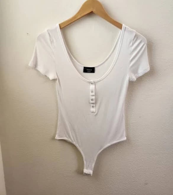 Vici Women's Ribbed Scoop Neck Short Sleeve Bodysuit