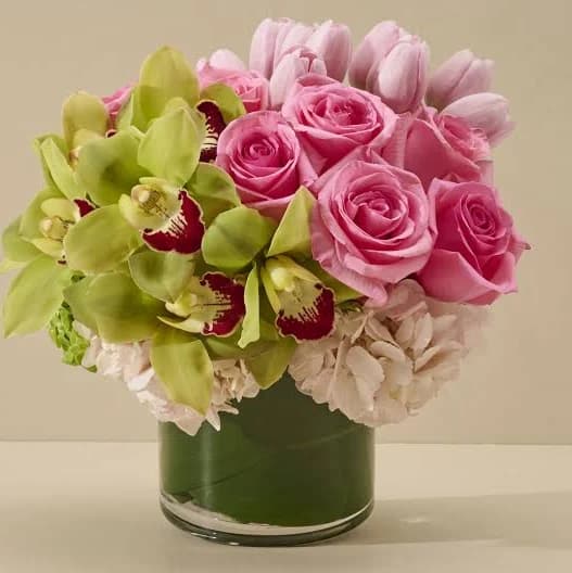 French Florist - Blushing Blooms - Fresh Flower Delivery