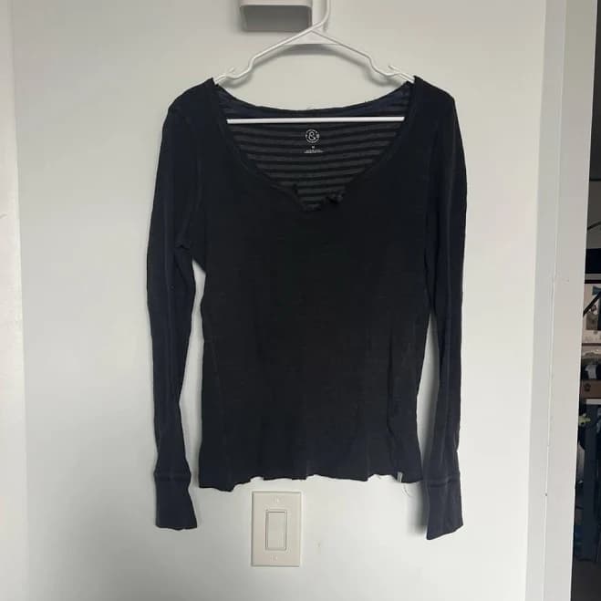 T & B Women's Black Gray Striped Knit V-neck Long Sleeve Top Size M