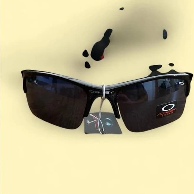 Oakley Men's Wrap Sunglasses Black Lightweight Tinted Plastic Frame &