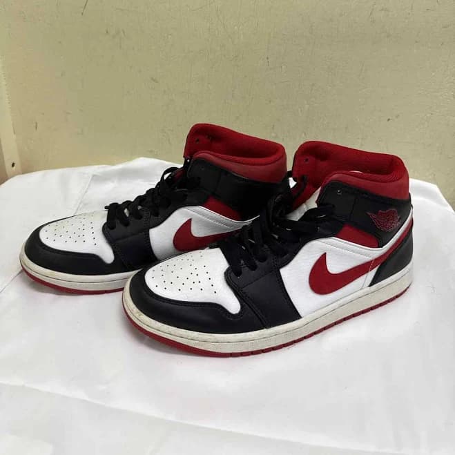 Air Jordan 1 Mid Sneakers