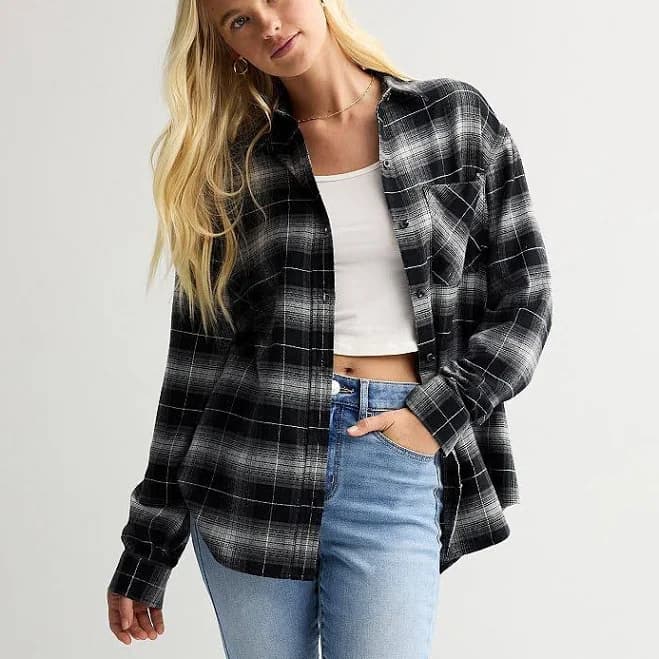 Juniors' SO Boyfriend Button-Front Flannel Shirt, Women's, Size: Small, Black Gray Plaid