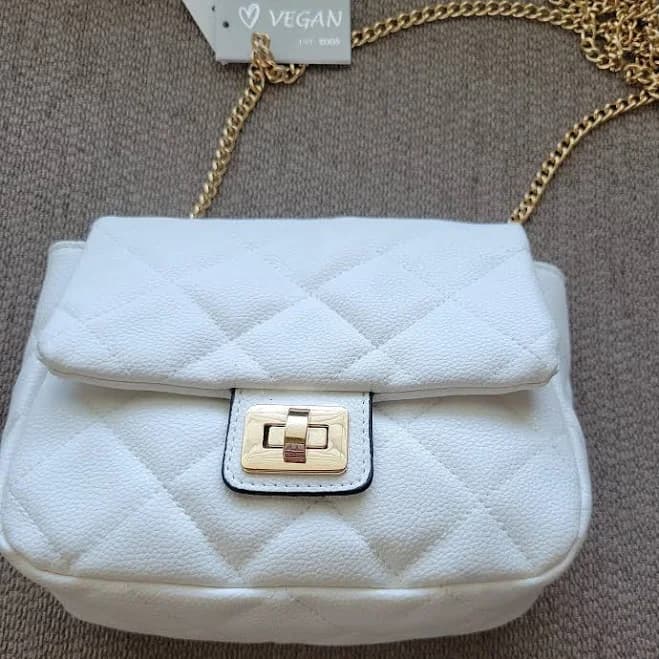 White Shoulder Bag Gold Chain