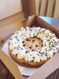 Holiday Chocolate Chip Cookie Cake (vegan)