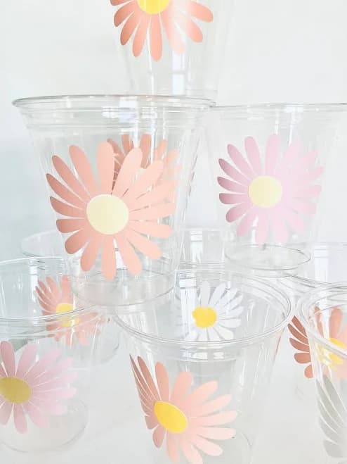 Daisy plastic disposable drink favor cups wildflower baby shower daisy birthday wedding straw lids included 12, 16 oz retro hippie birthday