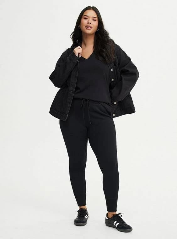 Women's Torrid High-Rise Skinny Full-Length Fleece Pocket Jogger Legging in Black