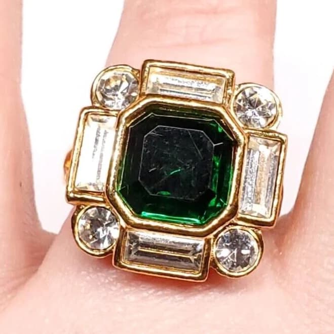Vintage 1994 Signed Avon Bold Treasures Gold Toned Faux Emerald Ring
