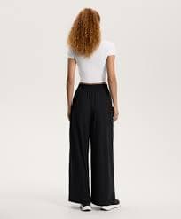 Light Touch wide-leg pleated trousers | OYSHO المملكة العربية السعودية