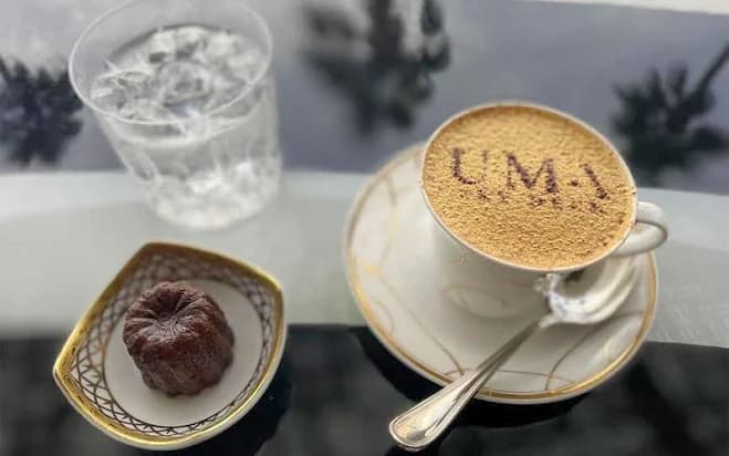 Inside Burj Al Arab: Guided Tour + Gold Beverage at UMA Lounge