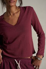 fiona | long sleeve v-neck | perfectwhitetee