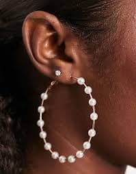 Pendientes de aro dorados con perlas Dezaria de ASOS DESIGN | ASOS