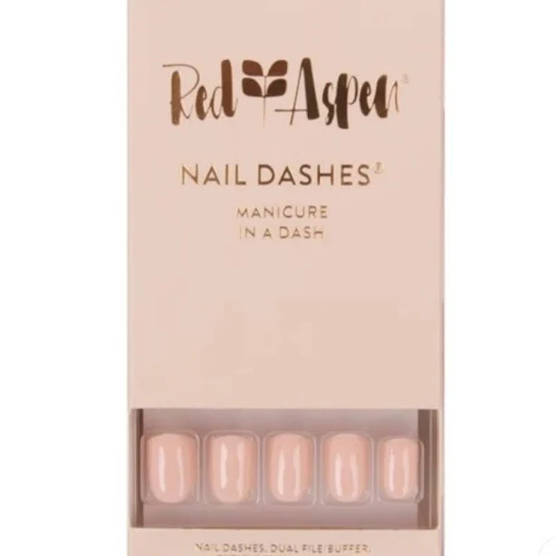 Winnie's in White Sands Press On Nails