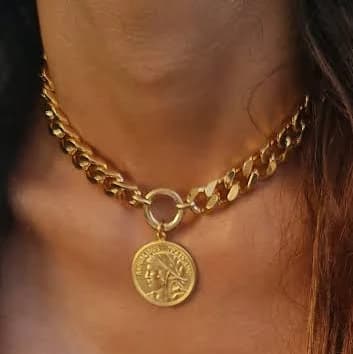 Oversized Medallion Pendant Choker Necklace