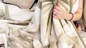 Amazon.com: Korean Faux Mink Blanket 2 Ply,Plush Blanket King/Queen/Throw Size,Heavy Korean Faux Mink Fleece Blanket,Silky Soft Plush Warm Blanket for Autumn Winter,G,59x79in/150x200cm : Home & Kitchen