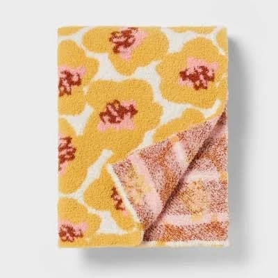 Pillowfort Knit Flower Kids' Throw Blanket