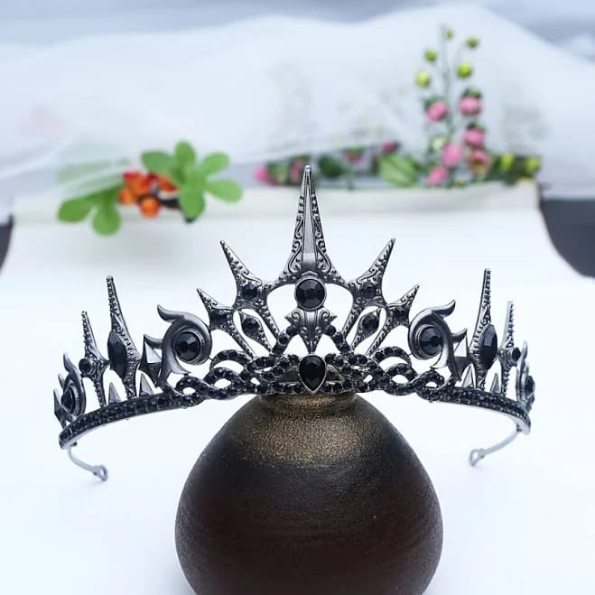 Vintage Dark Gothic Spiked Design King Headpiece Additions for Women, Suitable for Weddings, Parties, And Gothic-Themed Outfits