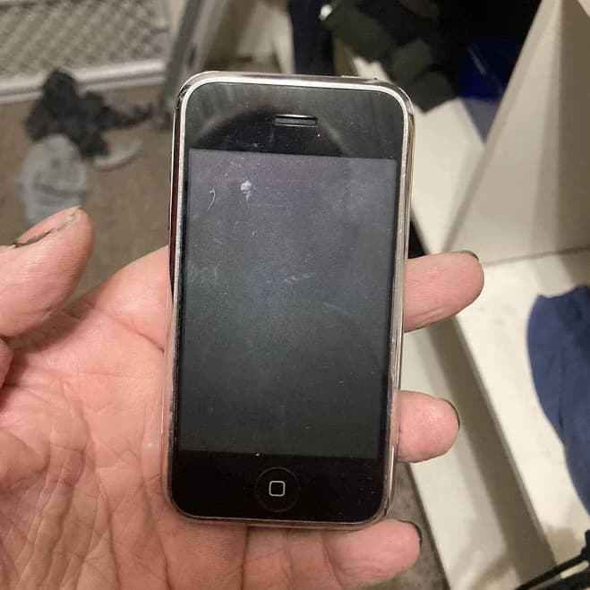 Apple iPhone 1st Generation 8GB Black (AT&T)