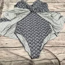 Garnet Hill | Swim | Garnet Hill White And Navy One Piece Swimsuit With Loose Outer Layer Size 4 | Poshmark