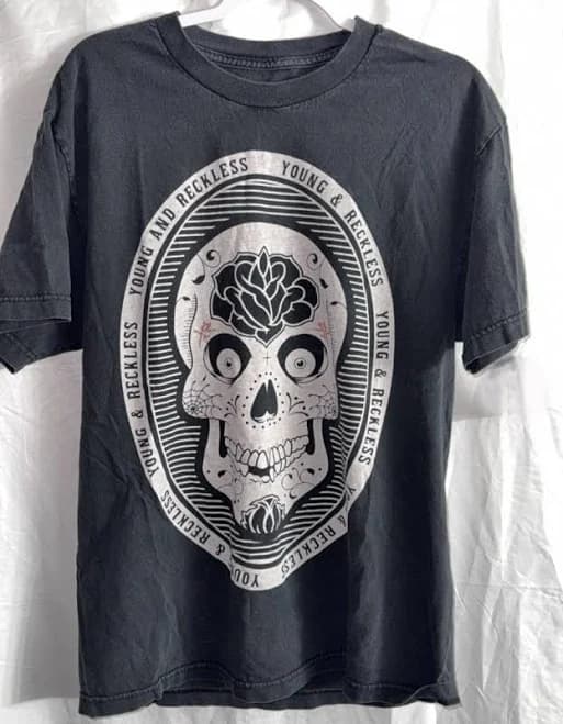 Young & Reckless Skull Black Shirt Faded Y2k Mens Size Large