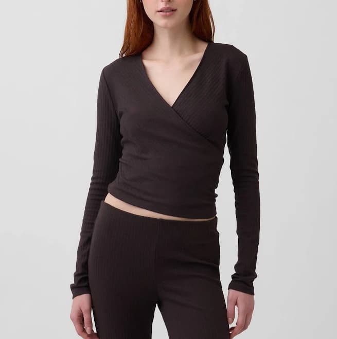 Gap Women's Modern Wide Rib Wrap V-Neck T-Shirt
