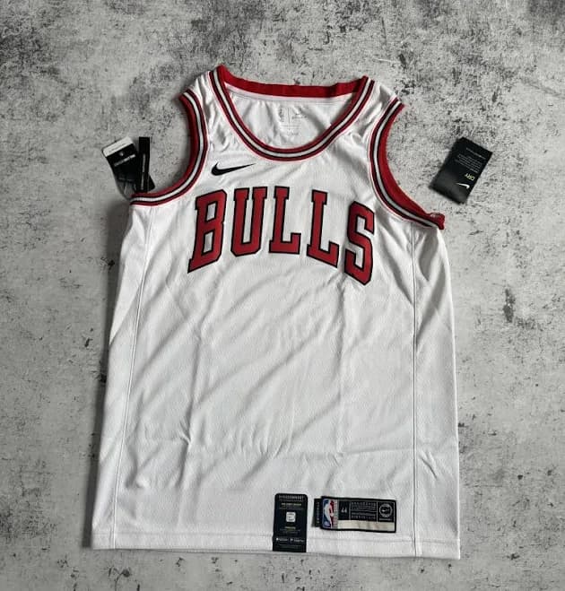 Nike Men's Chicago Bulls Custom Swingman Jersey - Association Edition