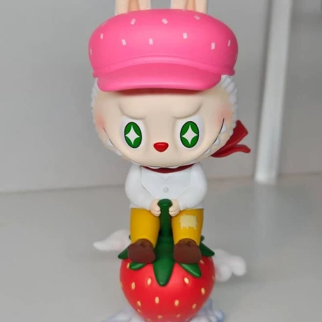 POP MART POPMART Labubu The Monsters Fruit Series "Strawberry" - Toys & Collectibles