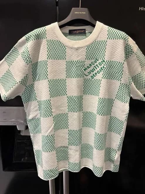 Louis Vuitton damier t shirt, size S, worn 9/10 condition recipt is available - size S100
