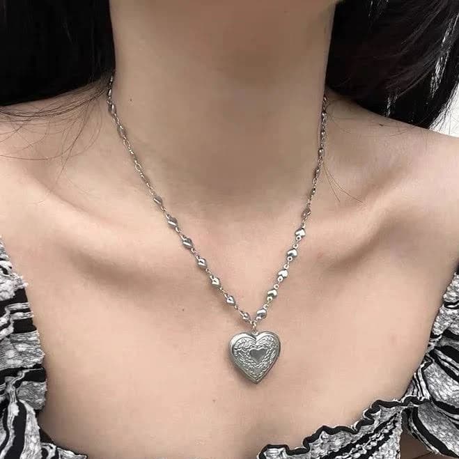 Intricate Heart Pendant Necklace