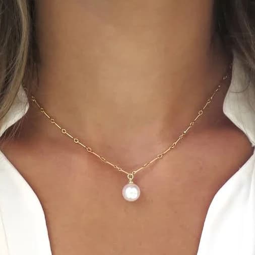Dainty Gold Pearl Pendant Necklace