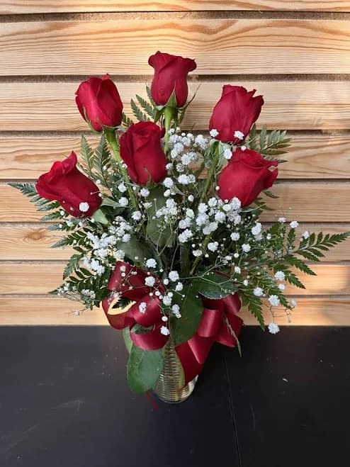 Half Dozen Red Roses w/ Baby's Breath