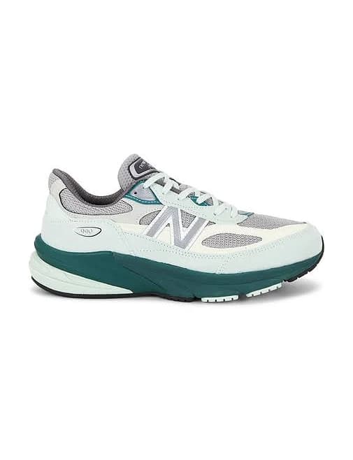 New Balance 990 Sneaker in Green - size Mens 12/Womens 13.5