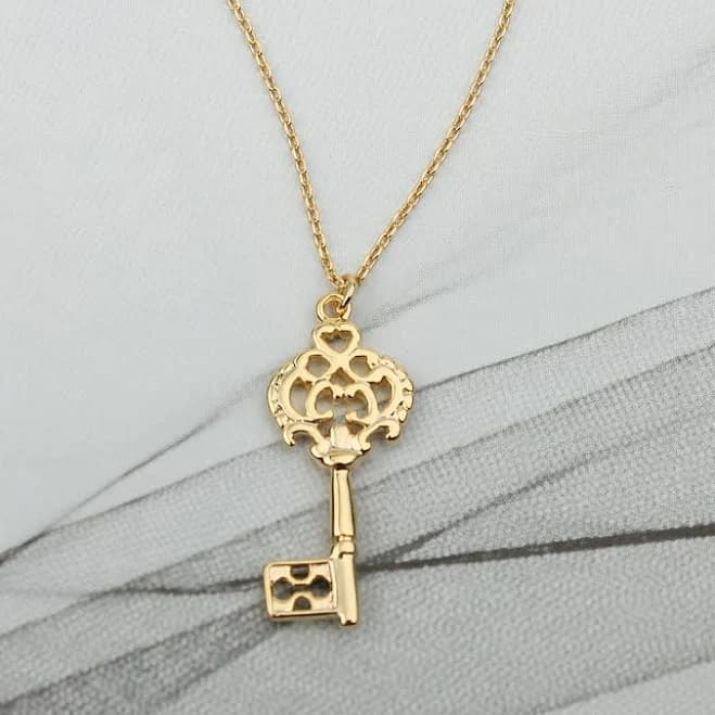 Baroque Key Pendant Necklace
