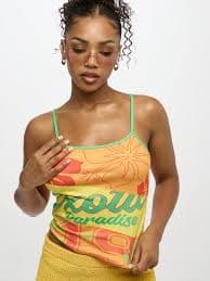 SUMWON WOMEN Paradise Summer Hawaiian Graphic Print Cami Top Tropical Flowers Beach Festival Vacation Luau Party Y2K Retro Style Sleeveless Tank Spaghetti Strap Crop Top｜MISSGUIDED