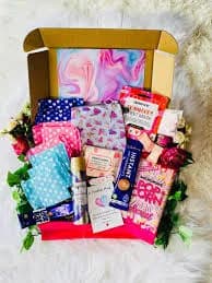 GIRLS FIRST PERIOD Starter Kit, Period Starter Box, Teenage Girl Period Pamper Package, Becoming a Woman Gift Hamper, Gift For Daughter