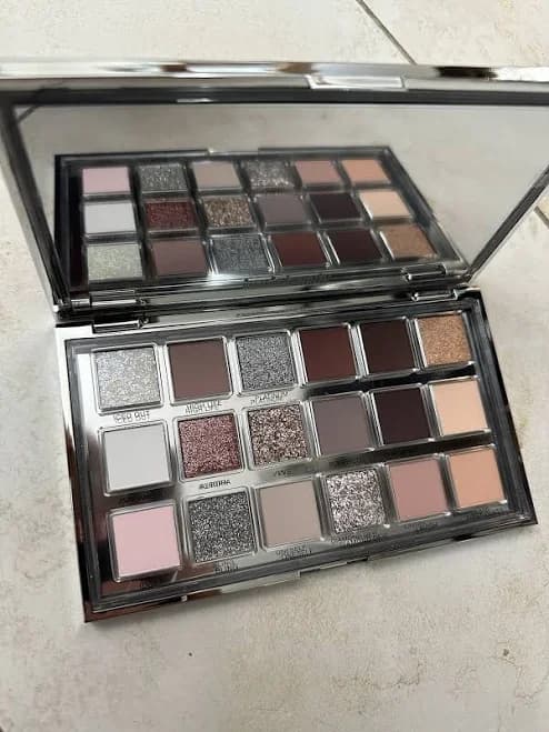 Huda Beauty ICY NUDE Eyeshadow Palette
