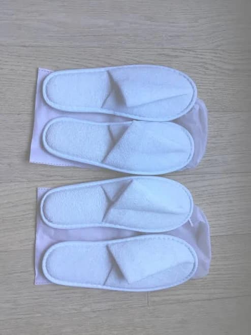 2 Pairs Hotel Resort Luxury White Unisex One Size Slippers Sealed