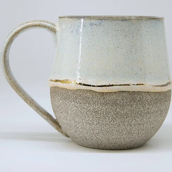 Ceramic coffee mug - Grey and pearly white stoneware with a gold, concrete-style rim - Handmade pottery from Quebec +/- 300 ml