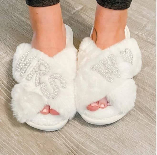 Pearl Rhinestone Fluffy Slippers