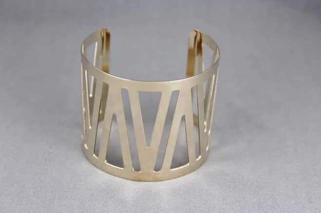 Shiny Gold Smooth Plain Cutout V Pattern Bangle