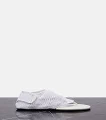 Flex mesh thong sandals in white - Alaia | Mytheresa